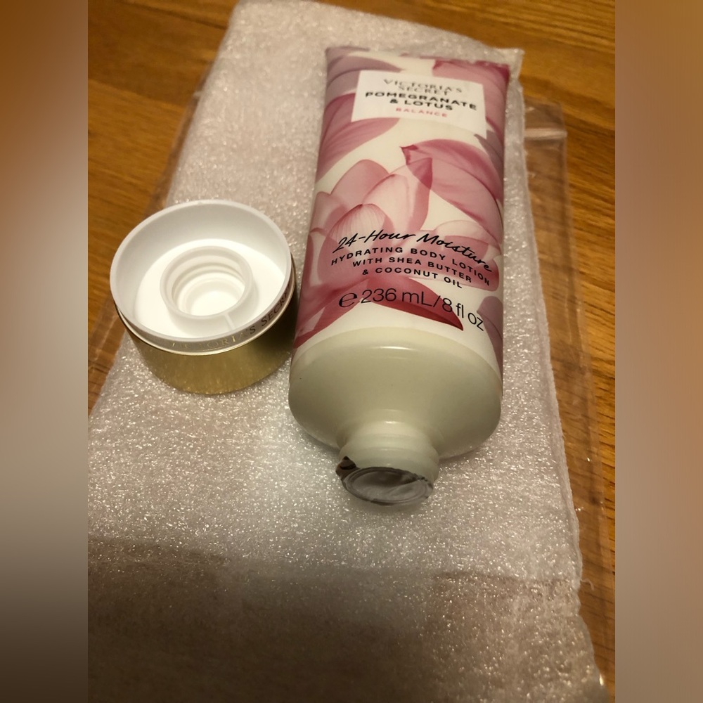 VS Pomegranate & Lotus Moisturizing Lotion Victoria’s Secret